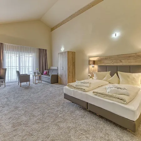 Wellnesshotel Deine Auszeit, Adults Only 4* Achslach