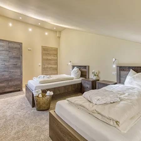 Wellnesshotel Deine Auszeit, Adults Only מלון אכסלאך