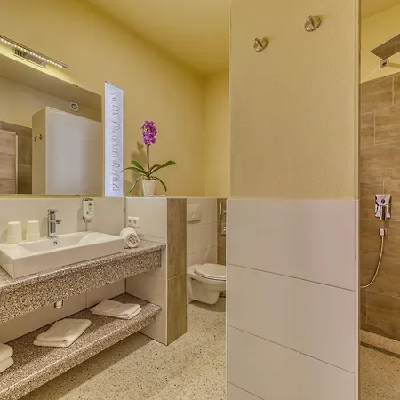 Wellnesshotel Deine Auszeit, Adults Only מלון